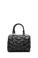 Kadın Siyah Uzun Askılı Aksesuarlı Kapitone Desenli Kol Çantası | Derimod Kadın Siyah Uzun Askılı Aksesuarlı Kapitone Desenli Kol Çantası | Derimod