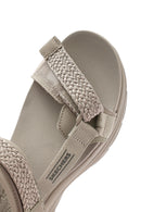 Skechers Kadın Bej D'lux Walker - Pretty Field Kalın Tabanlı Sandalet | Derimod Skechers Kadın Bej D'lux Walker - Pretty Field Kalın Tabanlı Sandalet | Derimod