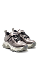 Kadın Yüksek Tabanlı Rugan Detaylı Sneaker | Derimod Kadın Yüksek Tabanlı Rugan Detaylı Sneaker | Derimod