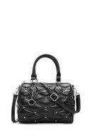 Kadın Siyah Uzun Askılı Aksesuarlı Kapitone Desenli Kol Çantası | Derimod Kadın Siyah Uzun Askılı Aksesuarlı Kapitone Desenli Kol Çantası | Derimod