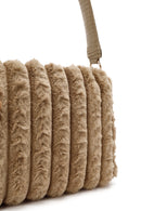 Kadın Bej Aksesuar Detaylı Peluş Omuz Çantası | Derimod Kadın Bej Aksesuar Detaylı Peluş Omuz Çantası | Derimod