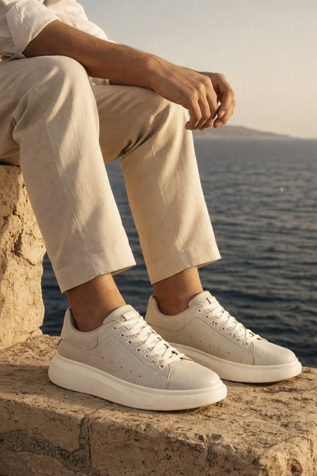 Erkek Beyaz Bağcıklı Kalın Tabanlı Desenli Deri Sneaker