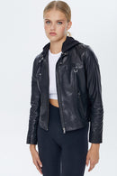 Carrera Kadın Siyah Kapüşonlu Deri Ceket | Derimod Carrera Kadın Siyah Kapüşonlu Deri Ceket | Derimod