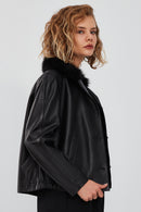 Nina Kadın Siyah Yakası Kürklü Oversize Deri Ceket | Derimod Nina Kadın Siyah Yakası Kürklü Oversize Deri Ceket | Derimod