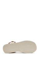 Kadın Bej Kalın Tabanlı Bilekten Bantlı Deri Sandalet | Derimod Kadın Bej Kalın Tabanlı Bilekten Bantlı Deri Sandalet | Derimod