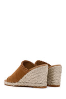 Kadın Taba Dolgu Topuklu Süet Deri Espadril Terlik | Derimod Kadın Taba Dolgu Topuklu Süet Deri Espadril Terlik | Derimod