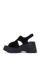 Kadın Siyah Bilekten Bantlı Kalın Tabanlı Süet Deri Sandalet | Derimod Kadın Siyah Bilekten Bantlı Kalın Tabanlı Süet Deri Sandalet | Derimod