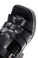 Kadın Siyah Kalın Topuklu Tokalı Deri Sandalet | Derimod Kadın Siyah Kalın Topuklu Tokalı Deri Sandalet | Derimod