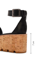 Kadın Siyah Bilekten Tokalı Kalın Tabanlı Deri Sandalet | Derimod Kadın Siyah Bilekten Tokalı Kalın Tabanlı Deri Sandalet | Derimod