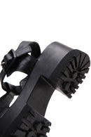 Kadın Siyah Bilekten Bantlı Kalın Tabanlı Deri Sandalet | Derimod Kadın Siyah Bilekten Bantlı Kalın Tabanlı Deri Sandalet | Derimod