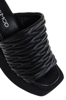 Kadın Siyah Dolgu Topuklu Deri Terlik | Derimod Kadın Siyah Dolgu Topuklu Deri Terlik | Derimod