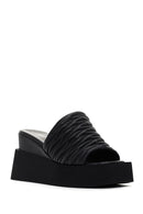 Kadın Siyah Dolgu Topuklu Deri Terlik | Derimod Kadın Siyah Dolgu Topuklu Deri Terlik | Derimod