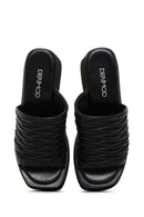 Kadın Siyah Dolgu Topuklu Deri Terlik | Derimod Kadın Siyah Dolgu Topuklu Deri Terlik | Derimod