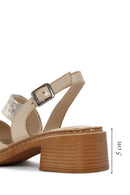 Kadın Bej Kalın Kısa Topuklu Bilekten Bantlı Deri Sandalet | Derimod Kadın Bej Kalın Kısa Topuklu Bilekten Bantlı Deri Sandalet | Derimod