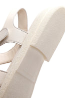 Kadın Krem Bilekten Bantlı Deri Comfort Sandalet | Derimod Kadın Krem Bilekten Bantlı Deri Comfort Sandalet | Derimod