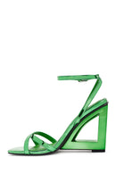 Kadın Yeşil Bilekten Tokalı Dolgu Topuklu Metalik Sandalet | Derimod Kadın Yeşil Bilekten Tokalı Dolgu Topuklu Metalik Sandalet | Derimod