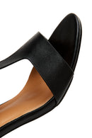 Kadın Siyah Bilekten Bantlı Topuklu Sandalet | Derimod Kadın Siyah Bilekten Bantlı Topuklu Sandalet | Derimod