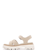 Kadın Bej Bilekten Bantlı Kalın Tabanlı Nubuk Sandalet | Derimod Kadın Bej Bilekten Bantlı Kalın Tabanlı Nubuk Sandalet | Derimod