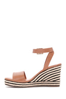 Kadın Taba Bilekten Bantlı Dolgu Topuklu Sandalet | Derimod Kadın Taba Bilekten Bantlı Dolgu Topuklu Sandalet | Derimod