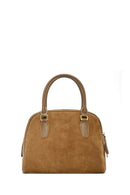 Kadın Taba Uzun Askılı Aksesuarlı Süet Deri Kol Çantası | Derimod Kadın Taba Uzun Askılı Aksesuarlı Süet Deri Kol Çantası | Derimod