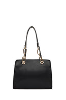 Kadın Siyah Aksesuarlı Klasik Omuz Çantası | Derimod Kadın Siyah Aksesuarlı Klasik Omuz Çantası | Derimod