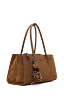 Kadın Camel Charmlı Süet Omuz Çantası | Derimod Kadın Camel Charmlı Süet Omuz Çantası | Derimod