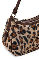 Kadın Leopar Uzun Askılı Peluş Omuz Çantası | Derimod Kadın Leopar Uzun Askılı Peluş Omuz Çantası | Derimod