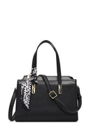 Kadın Siyah Uzun Askılı Desenli Kol Çantası | Derimod Kadın Siyah Uzun Askılı Desenli Kol Çantası | Derimod