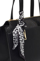 Kadın Siyah Uzun Askılı Desenli Kol Çantası | Derimod Kadın Siyah Uzun Askılı Desenli Kol Çantası | Derimod