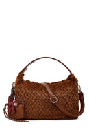 Kadın Kahverengi Uzun Askılı Charmlı Peluş Omuz Çantası | Derimod Kadın Kahverengi Uzun Askılı Charmlı Peluş Omuz Çantası | Derimod