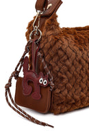 Kadın Kahverengi Uzun Askılı Charmlı Peluş Omuz Çantası | Derimod Kadın Kahverengi Uzun Askılı Charmlı Peluş Omuz Çantası | Derimod