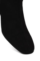 Kadın Siyah Fermuarlı Kısa Kalın Topuklu Süet Deri Bot | Derimod Kadın Siyah Fermuarlı Kısa Kalın Topuklu Süet Deri Bot | Derimod