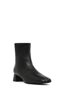 Kadın Siyah Fermuarlı Kısa Kalın Topuklu Deri Bot | Derimod Kadın Siyah Fermuarlı Kısa Kalın Topuklu Deri Bot | Derimod