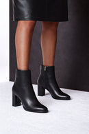 Kadın Siyah Fermuarlı Kalın Topuklu Deri Bot | Derimod Kadın Siyah Fermuarlı Kalın Topuklu Deri Bot | Derimod