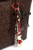 Kadın Kahverengi Baskılı Charmlı Omuz Çantası | Derimod Kadın Kahverengi Baskılı Charmlı Omuz Çantası | Derimod