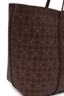 Kadın Kahverengi Baskılı Charmlı Omuz Çantası | Derimod Kadın Kahverengi Baskılı Charmlı Omuz Çantası | Derimod