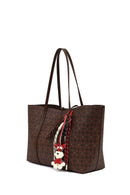 Kadın Kahverengi Baskılı Charmlı Omuz Çantası | Derimod Kadın Kahverengi Baskılı Charmlı Omuz Çantası | Derimod