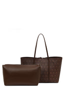 Kadın Kahverengi Baskılı Charmlı Omuz Çantası | Derimod Kadın Kahverengi Baskılı Charmlı Omuz Çantası | Derimod