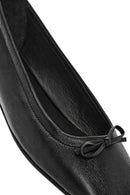 Kadın Siyah Fiyonklu Deri Babet | Derimod Kadın Siyah Fiyonklu Deri Babet | Derimod