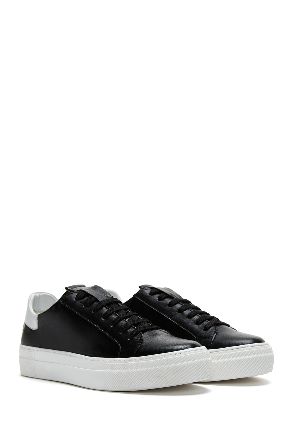 Kadın Siyah Bağcıklı Kalın Tabanlı Deri Sneaker
