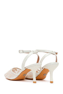 Kadın Beyaz Bilekten Tokalı Çiçek Nakışlı Arkası Açık İnce Topuklu Ayakkabı | Derimod Kadın Beyaz Bilekten Tokalı Çiçek Nakışlı Arkası Açık İnce Topuklu Ayakkabı | Derimod