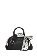 Kadın Siyah Uzun Askılı Aksesuarlı Kol Çantası | Derimod Kadın Siyah Uzun Askılı Aksesuarlı Kol Çantası | Derimod