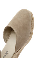 Kadın Bej Bilekten Bantlı Dolgu Topuklu Süet Deri Espadril Sandalet | Derimod Kadın Bej Bilekten Bantlı Dolgu Topuklu Süet Deri Espadril Sandalet | Derimod