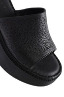 Kadın Siyah Kalın Tabanlı Baskılı Deri Konfor Terlik | Derimod Kadın Siyah Kalın Tabanlı Baskılı Deri Konfor Terlik | Derimod