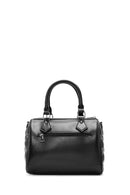 Kadın Siyah Uzun Askılı Aksesuarlı Kapitone Desenli Kol Çantası | Derimod Kadın Siyah Uzun Askılı Aksesuarlı Kapitone Desenli Kol Çantası | Derimod