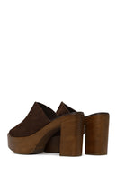 Kadın Kahverengi Platformlu Yüksek Kalın Topuklu Süet Deri Terlik | Derimod Kadın Kahverengi Platformlu Yüksek Kalın Topuklu Süet Deri Terlik | Derimod