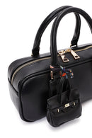 Kadın Siyah Uzun Askılı Aksesuar Detaylı Kol Çantası | Derimod Kadın Siyah Uzun Askılı Aksesuar Detaylı Kol Çantası | Derimod