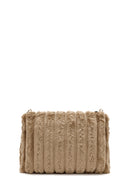 Kadın Bej Aksesuar Detaylı Peluş Omuz Çantası | Derimod Kadın Bej Aksesuar Detaylı Peluş Omuz Çantası | Derimod