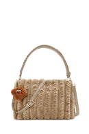 Kadın Bej Aksesuar Detaylı Peluş Omuz Çantası | Derimod Kadın Bej Aksesuar Detaylı Peluş Omuz Çantası | Derimod