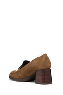 Geox Kadın Taba Walk Pleasure Toka Detaylı Süet Deri Topuklu Ayakkabı | Derimod Geox Kadın Taba Walk Pleasure Toka Detaylı Süet Deri Topuklu Ayakkabı | Derimod